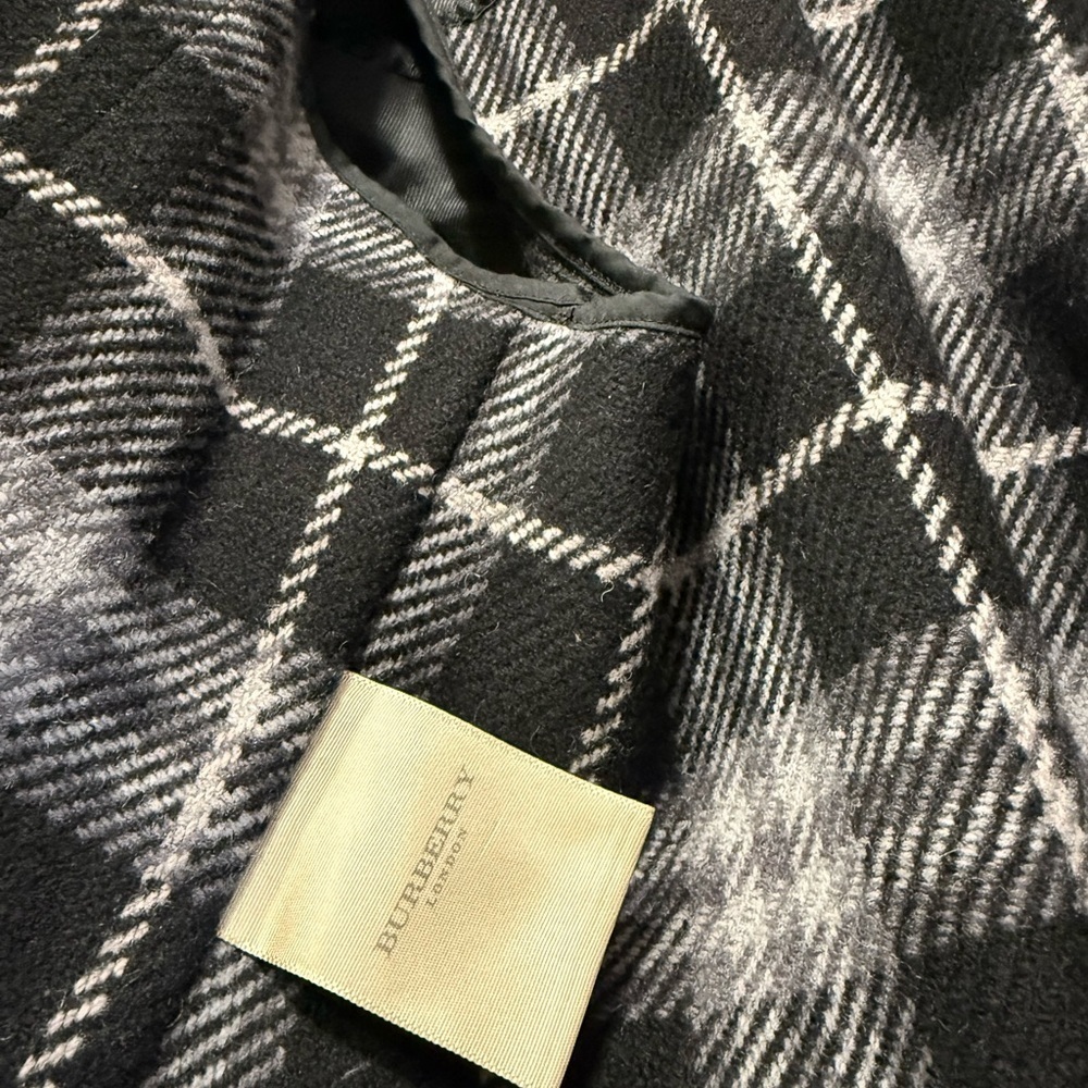 Burberry Irene Black Double-Breasted Trench Coat - Picture 4 of 16